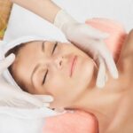 Mezoterapia sau biorevitalizarea: cosmetologul explică ce este mai bine